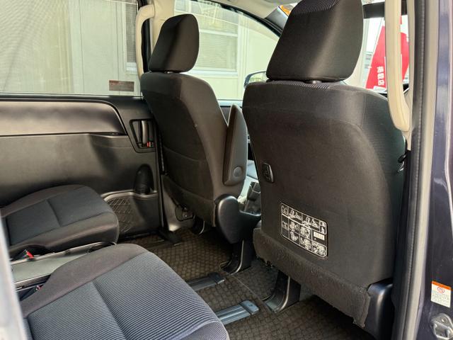 ヴォクシー X 天井モニター 両側自動 ナビTV BT再生 Bカメ AW 天井モニター 両側パワースライドドア スマートキー プッシュスタート 純正ナビ フルセグTV バックカメラ Bluetooth再生 アイドリングストップ ビルトインETC オートライト オートエアコン(16枚目)