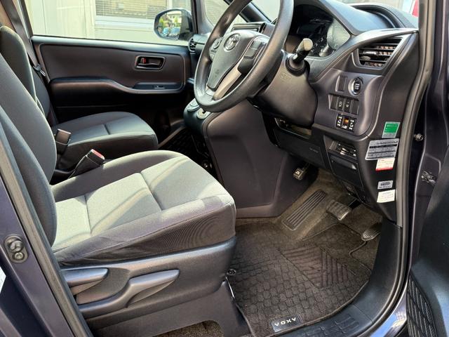 ヴォクシー X 天井モニター 両側自動 ナビTV BT再生 Bカメ AW 天井モニター 両側パワースライドドア スマートキー プッシュスタート 純正ナビ フルセグTV バックカメラ Bluetooth再生 アイドリングストップ ビルトインETC オートライト オートエアコン(17枚目)