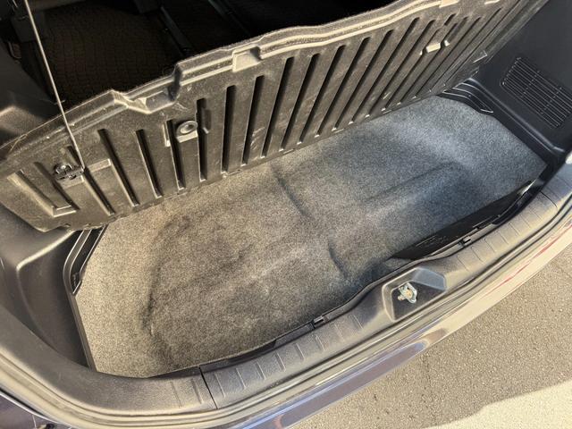 ヴォクシー X 天井モニター 両側自動 ナビTV BT再生 Bカメ AW 天井モニター 両側パワースライドドア スマートキー プッシュスタート 純正ナビ フルセグTV バックカメラ Bluetooth再生 アイドリングストップ ビルトインETC オートライト オートエアコン(18枚目)