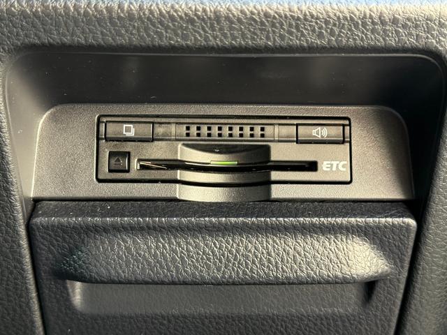 ヴォクシー X 天井モニター 両側自動 ナビTV BT再生 Bカメ AW 天井モニター 両側パワースライドドア スマートキー プッシュスタート 純正ナビ フルセグTV バックカメラ Bluetooth再生 アイドリングストップ ビルトインETC オートライト オートエアコン(23枚目)