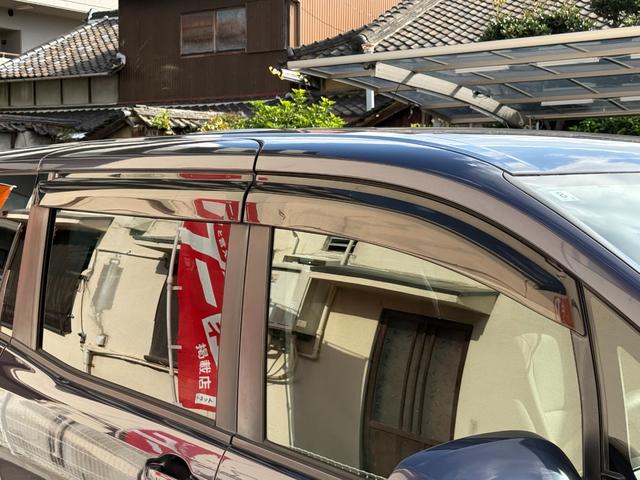 ヴォクシー X 天井モニター 両側自動 ナビTV BT再生 Bカメ AW 天井モニター 両側パワースライドドア スマートキー プッシュスタート 純正ナビ フルセグTV バックカメラ Bluetooth再生 アイドリングストップ ビルトインETC オートライト オートエアコン(28枚目)