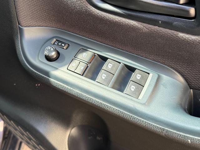 ヴォクシー X 天井モニター 両側自動 ナビTV BT再生 Bカメ AW 天井モニター 両側パワースライドドア スマートキー プッシュスタート 純正ナビ フルセグTV バックカメラ Bluetooth再生 アイドリングストップ ビルトインETC オートライト オートエアコン(32枚目)