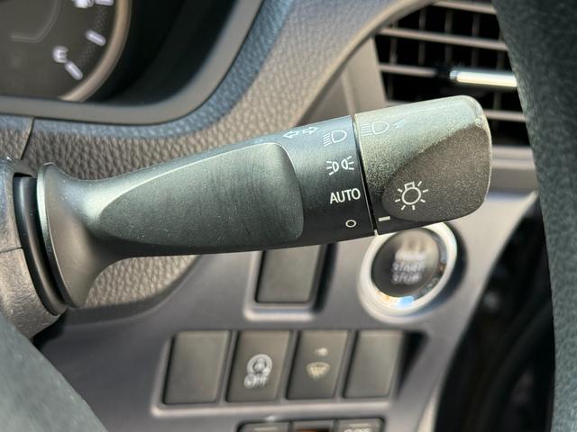 ヴォクシー X 天井モニター 両側自動 ナビTV BT再生 Bカメ AW 天井モニター 両側パワースライドドア スマートキー プッシュスタート 純正ナビ フルセグTV バックカメラ Bluetooth再生 アイドリングストップ ビルトインETC オートライト オートエアコン(33枚目)