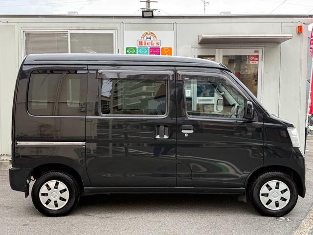 ハイゼットカーゴ クルーズターボリミテッド　特別仕様車　ナビＴＶ　ＢＴ再生　ターボ　ハイルーフ　特別仕様車　４ＡＴ　ナビ　フルセグＴＶ　Ｂｌｕｅｔｏｏｔｈ再生　ＥＴＣ　キーレス　電動格納ミラー　メッキグリル　純正ドアバイザー　純正マット（6枚目）