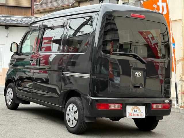 ハイゼットカーゴ クルーズターボリミテッド　特別仕様車　ナビＴＶ　ＢＴ再生　ターボ　ハイルーフ　特別仕様車　４ＡＴ　ナビ　フルセグＴＶ　Ｂｌｕｅｔｏｏｔｈ再生　ＥＴＣ　キーレス　電動格納ミラー　メッキグリル　純正ドアバイザー　純正マット（9枚目）