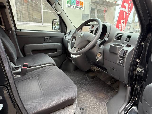 ハイゼットカーゴ クルーズターボリミテッド　特別仕様車　ナビＴＶ　ＢＴ再生　ターボ　ハイルーフ　特別仕様車　４ＡＴ　ナビ　フルセグＴＶ　Ｂｌｕｅｔｏｏｔｈ再生　ＥＴＣ　キーレス　電動格納ミラー　メッキグリル　純正ドアバイザー　純正マット（17枚目）