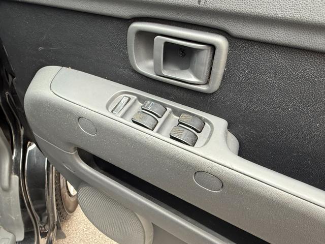 ハイゼットカーゴ クルーズターボリミテッド　特別仕様車　ナビＴＶ　ＢＴ再生　ターボ　ハイルーフ　特別仕様車　４ＡＴ　ナビ　フルセグＴＶ　Ｂｌｕｅｔｏｏｔｈ再生　ＥＴＣ　キーレス　電動格納ミラー　メッキグリル　純正ドアバイザー　純正マット（18枚目）