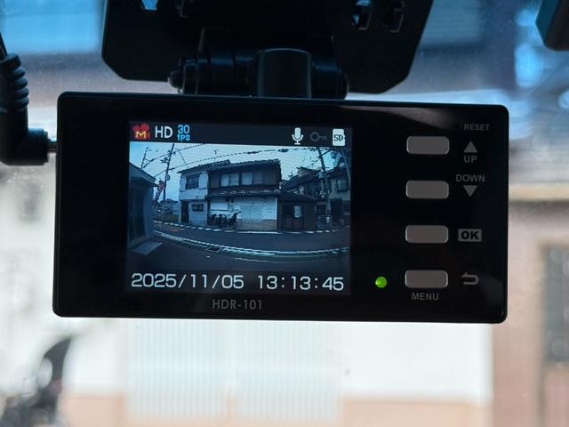 ハイゼットカーゴ クルーズターボリミテッド　特別仕様車　ナビＴＶ　ＢＴ再生　ターボ　ハイルーフ　特別仕様車　４ＡＴ　ナビ　フルセグＴＶ　Ｂｌｕｅｔｏｏｔｈ再生　ＥＴＣ　キーレス　電動格納ミラー　メッキグリル　純正ドアバイザー　純正マット（22枚目）