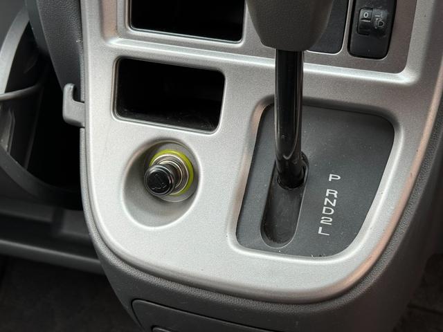ハイゼットカーゴ クルーズターボリミテッド　特別仕様車　ナビＴＶ　ＢＴ再生　ターボ　ハイルーフ　特別仕様車　４ＡＴ　ナビ　フルセグＴＶ　Ｂｌｕｅｔｏｏｔｈ再生　ＥＴＣ　キーレス　電動格納ミラー　メッキグリル　純正ドアバイザー　純正マット（32枚目）