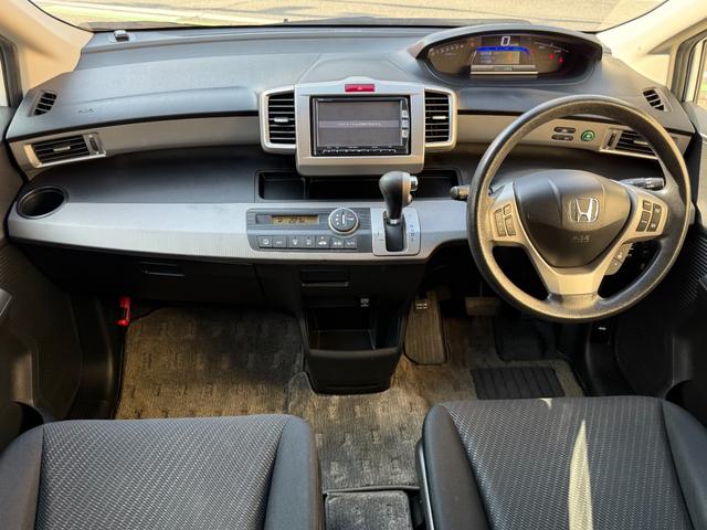 フリードハイブリッド ハイブリッド 後席モニター 両側自動 ナビTV BT再生 両側パワースライドドア スマートキー 純正ナビ フルセグTV バックカメラ Bluetooth再生 ETC HID クルーズコントロール 後席モニター オートライト オートエアコン ドラレコ(9枚目)