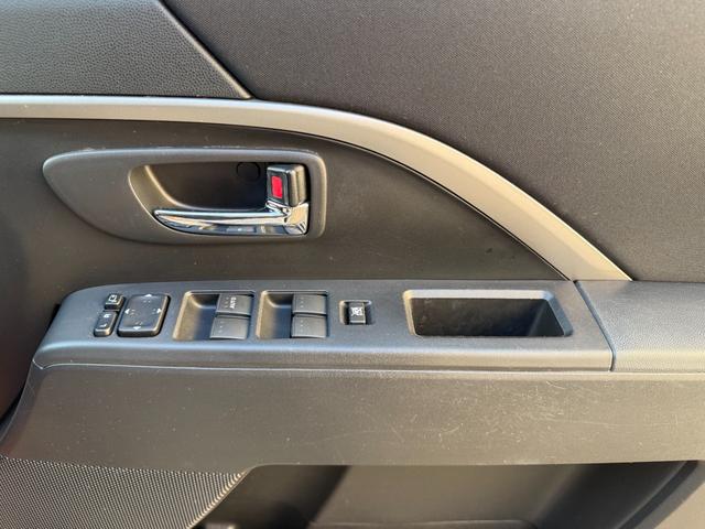 プレマシー ２０Ｓ　両側自動　ナビＴＶ　ＥＴＣ　ＨＩＤ　ＢＴ再生　Ｂカメ　両側パワースライドドア　スマートキー２個　アイドリングストップ　純正ナビ　フルセグＴＶ　バックカメラ　Ｂｌｕｅｔｏｏｔｈ再生　ＨＩＤヘッドライト　純正アルミ　ＥＴＣ（30枚目）