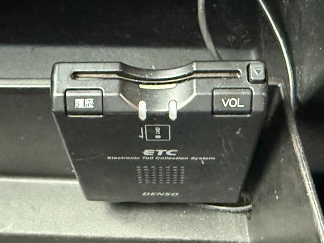 プレマシー ２０ＣＳ　天井モニター　両側自動　スマートキー　ＨＩＤ　天井モニター　両側パワースライドドア　スマートキー　ＨＩＤ　アルミ　純正ナビ　フルセグＴＶ　バックカメラ　Ｂｌｕｅｔｏｏｔｈ再生　オートライト　オートエアコン　ＥＴＣ（20枚目）