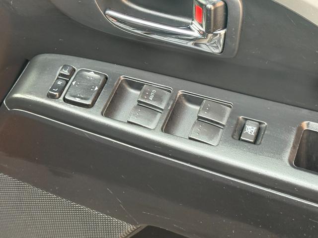 プレマシー ２０ＣＳ　天井モニター　両側自動　スマートキー　ＨＩＤ　天井モニター　両側パワースライドドア　スマートキー　ＨＩＤ　アルミ　純正ナビ　フルセグＴＶ　バックカメラ　Ｂｌｕｅｔｏｏｔｈ再生　オートライト　オートエアコン　ＥＴＣ（26枚目）