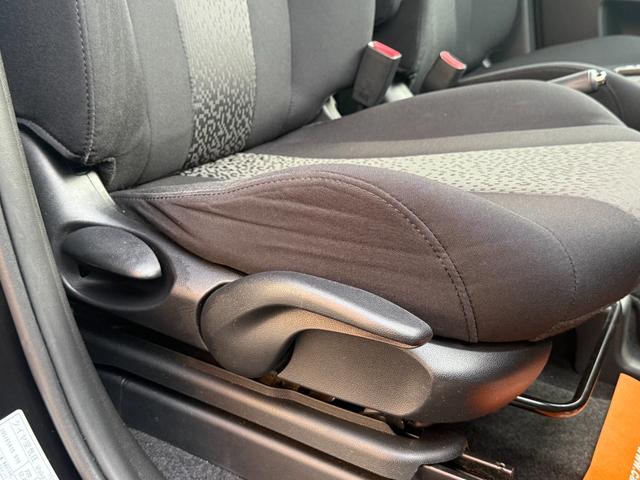 プレマシー ２０ＣＳ　天井モニター　両側自動　スマートキー　ＨＩＤ　天井モニター　両側パワースライドドア　スマートキー　ＨＩＤ　アルミ　純正ナビ　フルセグＴＶ　バックカメラ　Ｂｌｕｅｔｏｏｔｈ再生　オートライト　オートエアコン　ＥＴＣ（27枚目）