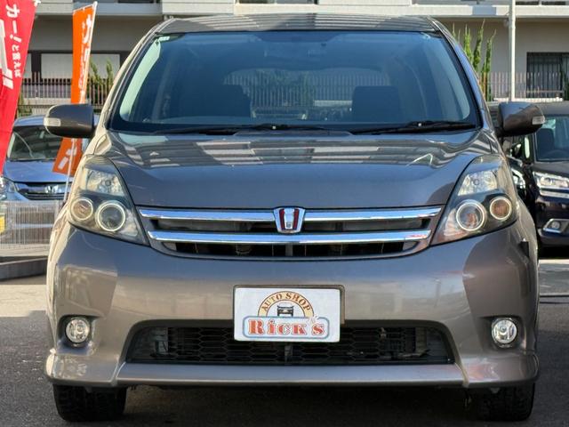 アイシス プラタナリミテッド 両側自動 スマートキー ETC HID 両側パワースライドドア スマートキー ナビ フルセグTV バックカメラ Bluetooth再生 ビルトインETC HID 純正アルミ パドルシフト オートライト オートエアコン ドライブレコーダー(4枚目)