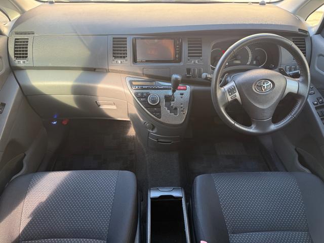 アイシス プラタナリミテッド 両側自動 スマートキー ETC HID 両側パワースライドドア スマートキー ナビ フルセグTV バックカメラ Bluetooth再生 ビルトインETC HID 純正アルミ パドルシフト オートライト オートエアコン ドライブレコーダー(10枚目)