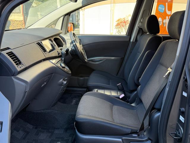 アイシス プラタナリミテッド 両側自動 スマートキー ETC HID 両側パワースライドドア スマートキー ナビ フルセグTV バックカメラ Bluetooth再生 ビルトインETC HID 純正アルミ パドルシフト オートライト オートエアコン ドライブレコーダー(11枚目)