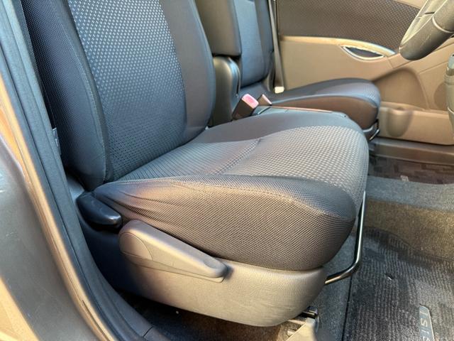 アイシス プラタナリミテッド 両側自動 スマートキー ETC HID 両側パワースライドドア スマートキー ナビ フルセグTV バックカメラ Bluetooth再生 ビルトインETC HID 純正アルミ パドルシフト オートライト オートエアコン ドライブレコーダー(19枚目)