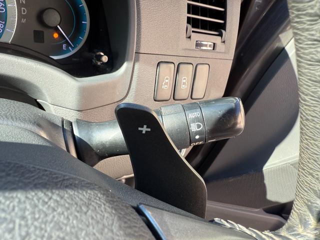 アイシス プラタナリミテッド 両側自動 スマートキー ETC HID 両側パワースライドドア スマートキー ナビ フルセグTV バックカメラ Bluetooth再生 ビルトインETC HID 純正アルミ パドルシフト オートライト オートエアコン ドライブレコーダー(33枚目)