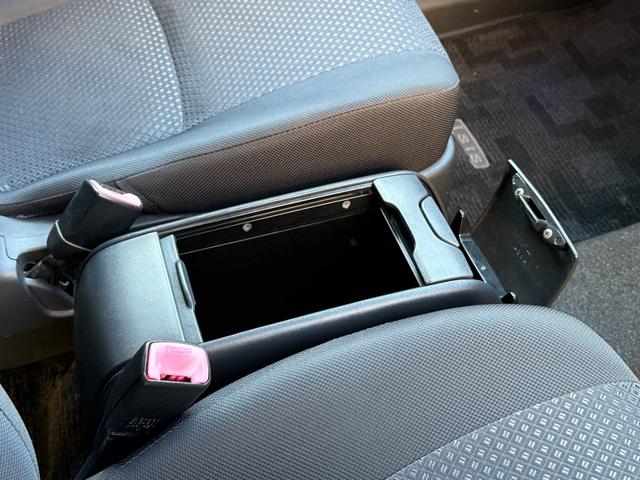 アイシス プラタナリミテッド 両側自動 スマートキー ETC HID 両側パワースライドドア スマートキー ナビ フルセグTV バックカメラ Bluetooth再生 ビルトインETC HID 純正アルミ パドルシフト オートライト オートエアコン ドライブレコーダー(36枚目)