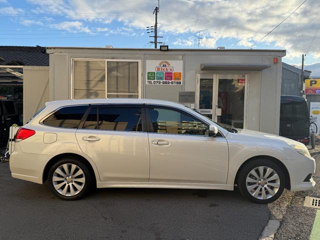 レガシィツーリングワゴン ２．５ｉアイサイト　純正ナビ　バックカメラ　衝突被害軽減　純正ナビ　バックカメラ　スマートキー２個　ＨＩＤ　純正アルミ　衝突被害軽減　オートライト　オートエアコン　アダクティブクルーズ　パドルシフト　オートライト　オートエアコン　ＥＴＣ　パワーシート（6枚目）