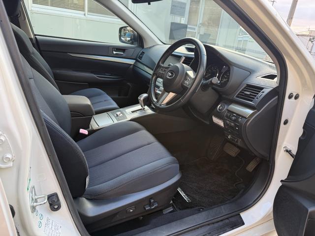 レガシィツーリングワゴン ２．５ｉアイサイト　純正ナビ　バックカメラ　衝突被害軽減　純正ナビ　バックカメラ　スマートキー２個　ＨＩＤ　純正アルミ　衝突被害軽減　オートライト　オートエアコン　アダクティブクルーズ　パドルシフト　オートライト　オートエアコン　ＥＴＣ　パワーシート（17枚目）