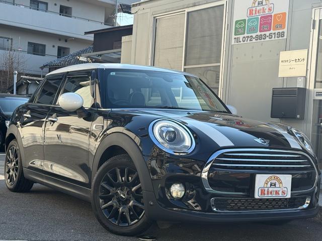 ＭＩＮＩ クーパーＤ　Ｂｌｕｅｔｏｏｔｈ再生　ナビ　ドラレコ前後　純正ナビ　Ｂｌｕｅｔｏｏｔｈ再生　バックカメラ　前後ドライブレコーダー　レザー調シートカバー　スマートキー２個　ＬＥＤヘッドライト　ＥＴＣ　デジタルインナーミラー　純正アルミ　ＬＥＤフォグ（5枚目）