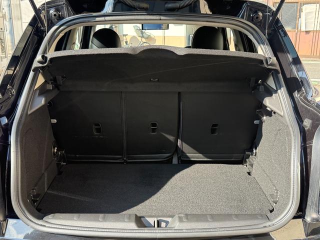 ＭＩＮＩ クーパーＤ　Ｂｌｕｅｔｏｏｔｈ再生　ナビ　ドラレコ前後　純正ナビ　Ｂｌｕｅｔｏｏｔｈ再生　バックカメラ　前後ドライブレコーダー　レザー調シートカバー　スマートキー２個　ＬＥＤヘッドライト　ＥＴＣ　デジタルインナーミラー　純正アルミ　ＬＥＤフォグ（13枚目）