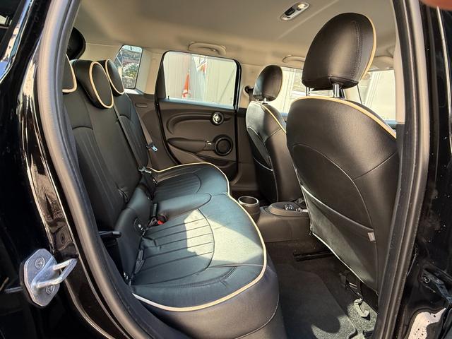 ＭＩＮＩ クーパーＤ　Ｂｌｕｅｔｏｏｔｈ再生　ナビ　ドラレコ前後　純正ナビ　Ｂｌｕｅｔｏｏｔｈ再生　バックカメラ　前後ドライブレコーダー　レザー調シートカバー　スマートキー２個　ＬＥＤヘッドライト　ＥＴＣ　デジタルインナーミラー　純正アルミ　ＬＥＤフォグ（16枚目）