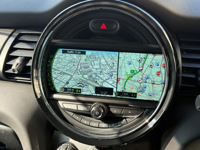 ＭＩＮＩ クーパーＤ　Ｂｌｕｅｔｏｏｔｈ再生　ナビ　ドラレコ前後　純正ナビ　Ｂｌｕｅｔｏｏｔｈ再生　バックカメラ　前後ドライブレコーダー　レザー調シートカバー　スマートキー２個　ＬＥＤヘッドライト　ＥＴＣ　デジタルインナーミラー　純正アルミ　ＬＥＤフォグ（22枚目）