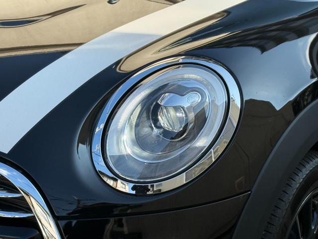 ＭＩＮＩ クーパーＤ　Ｂｌｕｅｔｏｏｔｈ再生　ナビ　ドラレコ前後　純正ナビ　Ｂｌｕｅｔｏｏｔｈ再生　バックカメラ　前後ドライブレコーダー　レザー調シートカバー　スマートキー２個　ＬＥＤヘッドライト　ＥＴＣ　デジタルインナーミラー　純正アルミ　ＬＥＤフォグ（27枚目）