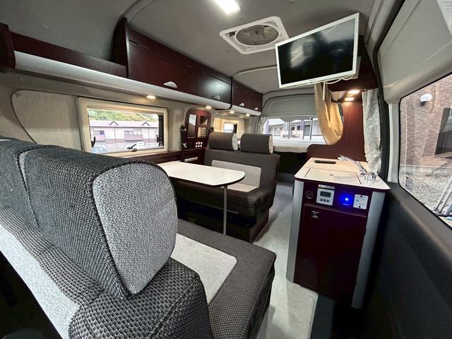ハイエースバン ナッツRV リーク2 出窓仕様/常設ベッド/FFヒーター/1500Wインバーター/ツインサブバッテリー/マックスファン/サイドオーニング/ソーラーパネル/トヨタ安全先進装備/パノラミックビュー/コーナーセンサー/(4枚目)