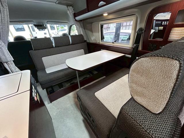 ハイエースバン ナッツRV リーク2 出窓仕様/常設ベッド/FFヒーター/1500Wインバーター/ツインサブバッテリー/マックスファン/サイドオーニング/ソーラーパネル/トヨタ安全先進装備/パノラミックビュー/コーナーセンサー/(7枚目)