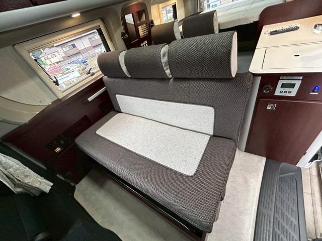 ハイエースバン ナッツRV リーク2 出窓仕様/常設ベッド/FFヒーター/1500Wインバーター/ツインサブバッテリー/マックスファン/サイドオーニング/ソーラーパネル/トヨタ安全先進装備/パノラミックビュー/コーナーセンサー/(8枚目)