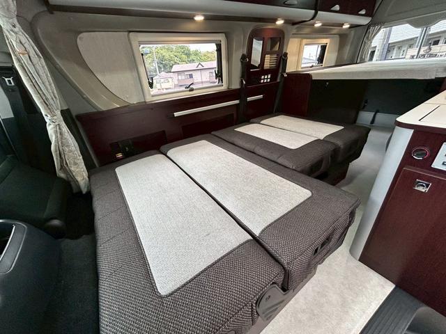 ハイエースバン ナッツRV リーク2 出窓仕様/常設ベッド/FFヒーター/1500Wインバーター/ツインサブバッテリー/マックスファン/サイドオーニング/ソーラーパネル/トヨタ安全先進装備/パノラミックビュー/コーナーセンサー/(10枚目)