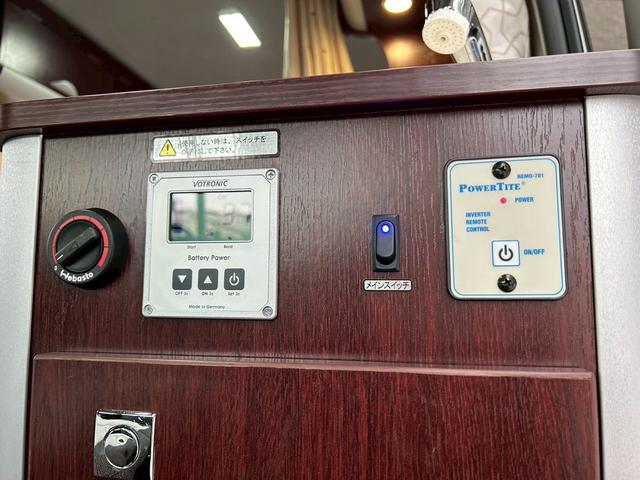 ハイエースバン ナッツRV リーク2 出窓仕様/常設ベッド/FFヒーター/1500Wインバーター/ツインサブバッテリー/マックスファン/サイドオーニング/ソーラーパネル/トヨタ安全先進装備/パノラミックビュー/コーナーセンサー/(20枚目)