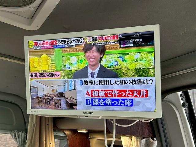 ハイエースバン ナッツRV リーク2 出窓仕様/常設ベッド/FFヒーター/1500Wインバーター/ツインサブバッテリー/マックスファン/サイドオーニング/ソーラーパネル/トヨタ安全先進装備/パノラミックビュー/コーナーセンサー/(22枚目)