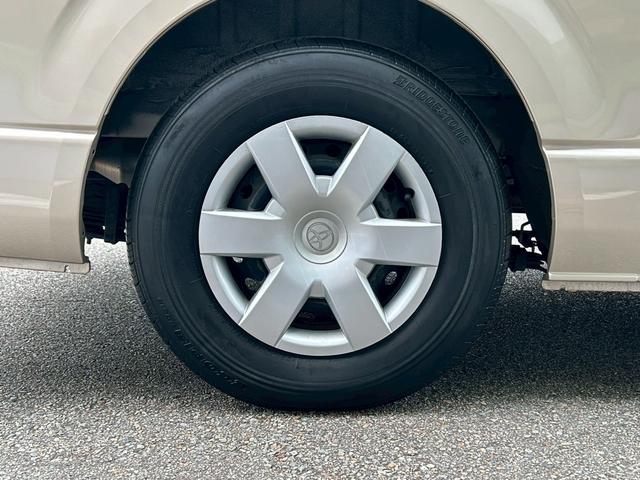 ハイエースバン ナッツRV リーク2 出窓仕様/常設ベッド/FFヒーター/1500Wインバーター/ツインサブバッテリー/マックスファン/サイドオーニング/ソーラーパネル/トヨタ安全先進装備/パノラミックビュー/コーナーセンサー/(40枚目)
