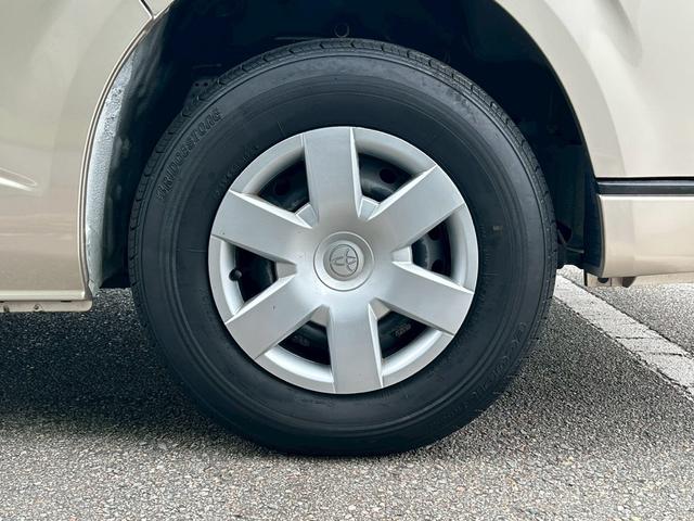 ハイエースバン ナッツRV リーク2 出窓仕様/常設ベッド/FFヒーター/1500Wインバーター/ツインサブバッテリー/マックスファン/サイドオーニング/ソーラーパネル/トヨタ安全先進装備/パノラミックビュー/コーナーセンサー/(41枚目)