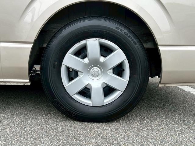 ハイエースバン ナッツRV リーク2 出窓仕様/常設ベッド/FFヒーター/1500Wインバーター/ツインサブバッテリー/マックスファン/サイドオーニング/ソーラーパネル/トヨタ安全先進装備/パノラミックビュー/コーナーセンサー/(42枚目)
