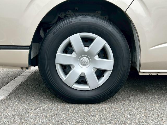 ハイエースバン ナッツRV リーク2 出窓仕様/常設ベッド/FFヒーター/1500Wインバーター/ツインサブバッテリー/マックスファン/サイドオーニング/ソーラーパネル/トヨタ安全先進装備/パノラミックビュー/コーナーセンサー/(43枚目)