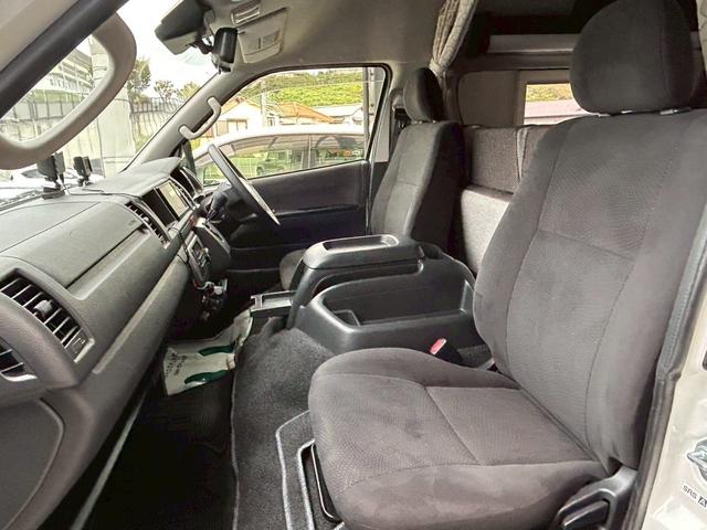 ハイエースバン ナッツRV リーク2 出窓仕様/常設ベッド/FFヒーター/1500Wインバーター/ツインサブバッテリー/マックスファン/サイドオーニング/ソーラーパネル/トヨタ安全先進装備/パノラミックビュー/コーナーセンサー/(45枚目)