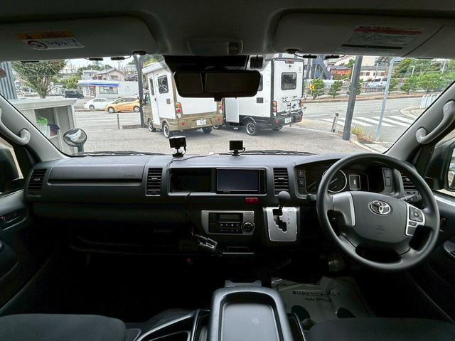 ハイエースバン ナッツRV リーク2 出窓仕様/常設ベッド/FFヒーター/1500Wインバーター/ツインサブバッテリー/マックスファン/サイドオーニング/ソーラーパネル/トヨタ安全先進装備/パノラミックビュー/コーナーセンサー/(46枚目)