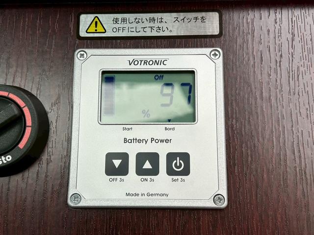 ハイエースバン ナッツRV リーク2 出窓仕様/常設ベッド/FFヒーター/1500Wインバーター/ツインサブバッテリー/マックスファン/サイドオーニング/ソーラーパネル/トヨタ安全先進装備/パノラミックビュー/コーナーセンサー/(63枚目)