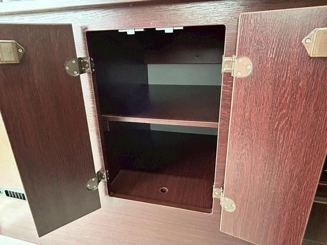 ハイエースバン ナッツRV リーク2 出窓仕様/常設ベッド/FFヒーター/1500Wインバーター/ツインサブバッテリー/マックスファン/サイドオーニング/ソーラーパネル/トヨタ安全先進装備/パノラミックビュー/コーナーセンサー/(69枚目)