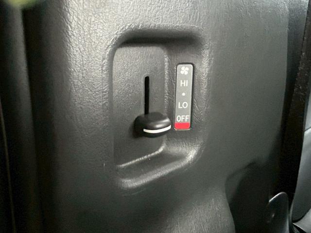 ハイエースバン ナッツRV リーク2 出窓仕様/常設ベッド/FFヒーター/1500Wインバーター/ツインサブバッテリー/マックスファン/サイドオーニング/ソーラーパネル/トヨタ安全先進装備/パノラミックビュー/コーナーセンサー/(77枚目)