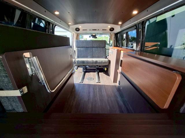 ハイエースバン ケイワークス ラギットバン DT4WD/1オーナー/1000Wインバーター/ソーラーパネル/シンク/断熱加工/リア断熱フィルム/カロッツェリア製ナビ/トヨタセーフティセンス/パノラミックビューモニター/ドライブレコーダー(14枚目)