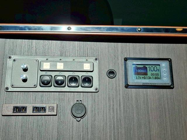 ハイエースバン ケイワークス ラギットバン DT4WD/1オーナー/1000Wインバーター/ソーラーパネル/シンク/断熱加工/リア断熱フィルム/カロッツェリア製ナビ/トヨタセーフティセンス/パノラミックビューモニター/ドライブレコーダー(15枚目)