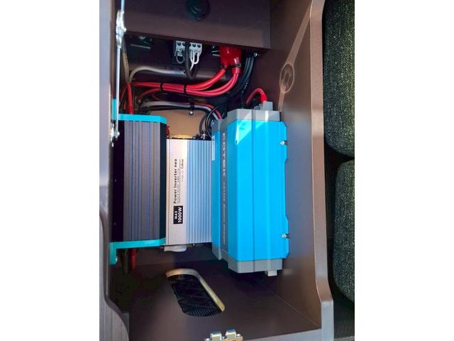 ハイエースバン ケイワークス ラギットバン DT4WD/1オーナー/1000Wインバーター/ソーラーパネル/シンク/断熱加工/リア断熱フィルム/カロッツェリア製ナビ/トヨタセーフティセンス/パノラミックビューモニター/ドライブレコーダー(16枚目)