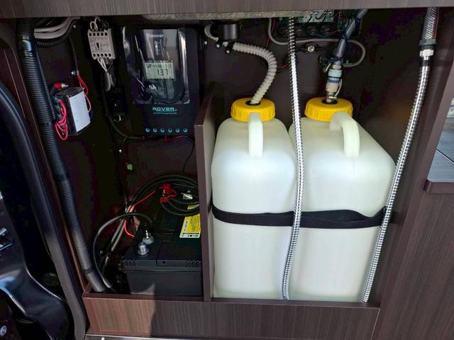 ハイエースバン ケイワークス ラギットバン DT4WD/1オーナー/1000Wインバーター/ソーラーパネル/シンク/断熱加工/リア断熱フィルム/カロッツェリア製ナビ/トヨタセーフティセンス/パノラミックビューモニター/ドライブレコーダー(17枚目)